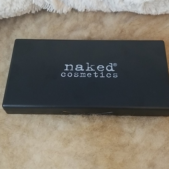 Naked Cosmetics Urban Rustic Palette - Picture 2 of 3